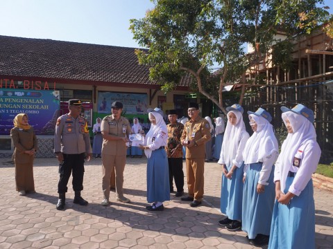 Upacara Bendera Hari Senin